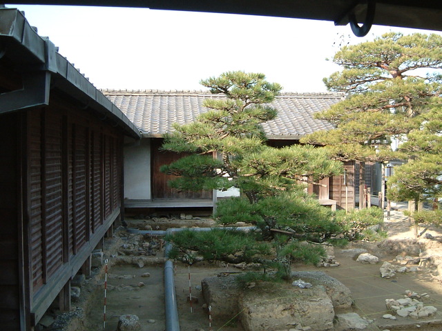 特別史跡・新居関跡・面番所の裏の中庭の写真の写真