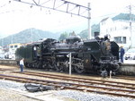 蒸気機関車(SL)のC58・記念撮影用にホームに横付けする