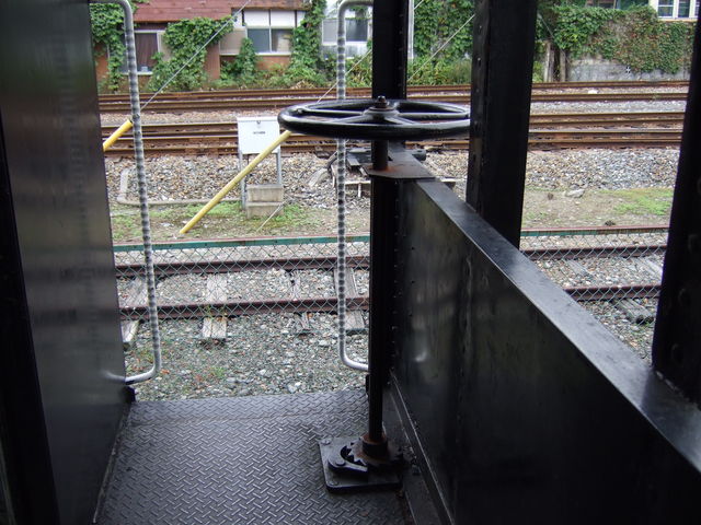 ワフ51号の後方にあるブレーキハンドルの写真の写真