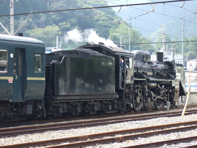 蒸気機関車(SL)のC58・到着直後の様子の写真の写真