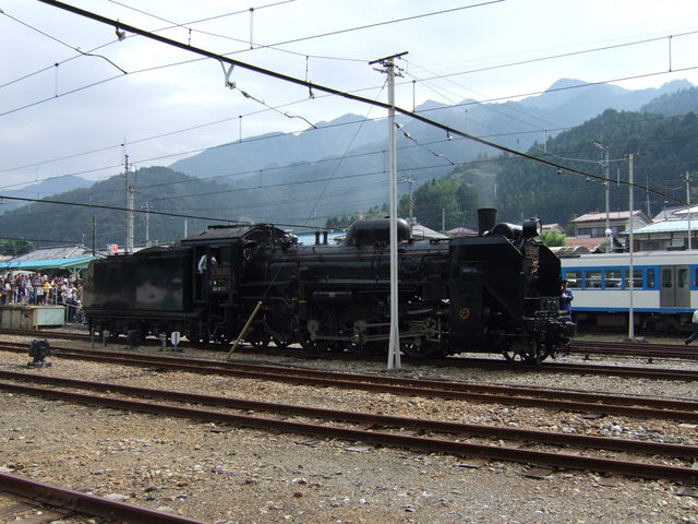 蒸気機関車(SL)のC58・引込み線へと向かうの写真の写真