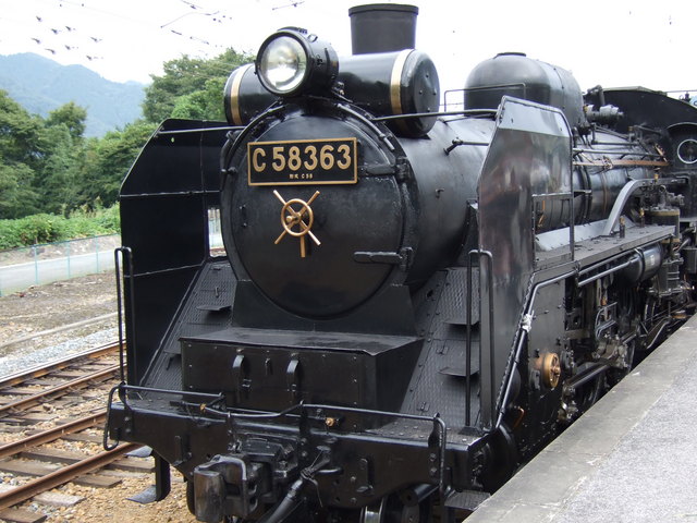 蒸気機関車(SL)のC58・ホームから見るSLの写真の写真