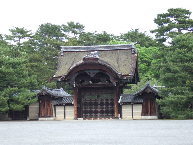 皇室遺産・京都御所・内側から見る建春門の写真の写真