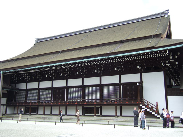 皇室遺産・京都御所・裏側から見る紫宸殿の写真の写真