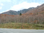 特別名勝・特別天然記念物・上高地・駐車場から見る山