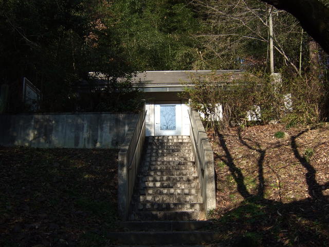 特別史跡・金井沢碑・金井沢碑も覆屋の中に保存されているの写真の写真