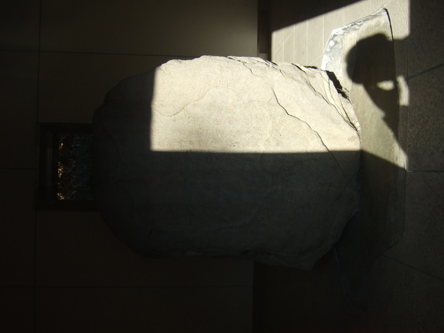 特別史跡・金井沢碑・正面から見るの写真の写真