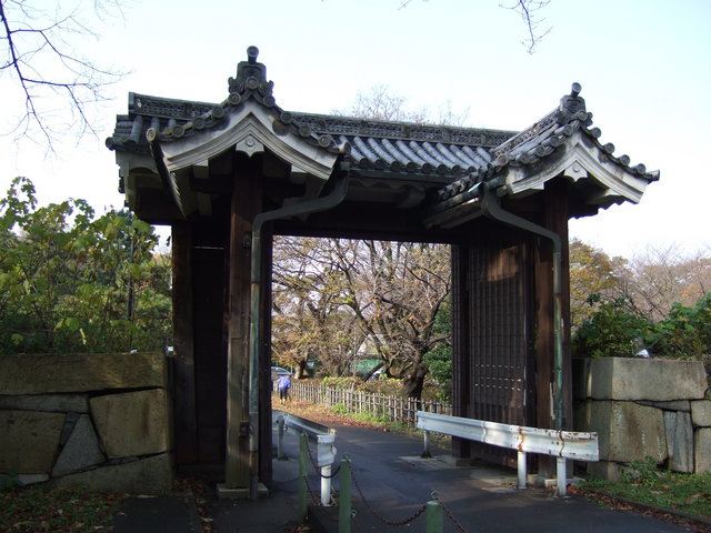 特別史跡・名古屋城跡・ガードレールで保護されている二之丸大手二之門の写真の写真