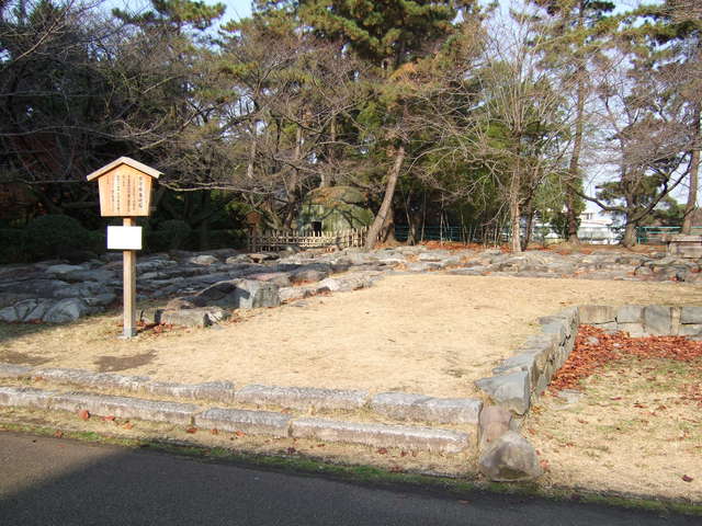 特別史跡・名古屋城跡・展示してある天守閣の基礎石の写真の写真