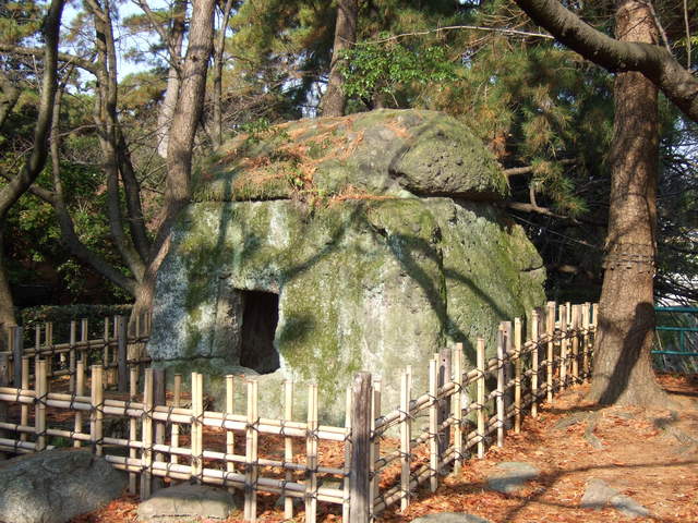 特別史跡・名古屋城跡・移築された団原古墳の石室の写真の写真