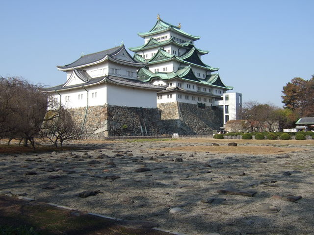 特別史跡・名古屋城跡・本丸御殿跡から見る連結式の天守閣の写真の写真
