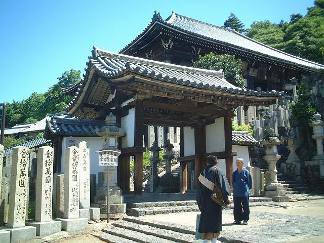 世界遺産・奈良・東大寺法華堂北門の写真の写真