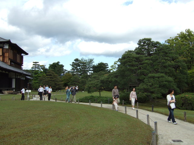 世界遺産・二条城・名勝・本丸庭園・本丸御殿から続く散策路の写真の写真