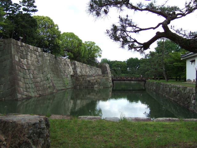 世界遺産・二条城・土蔵(北)付近から見る南側の内堀の写真の写真
