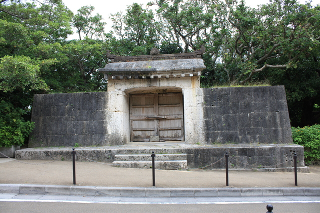 重要文化財・園比屋武御嶽石門の写真の写真