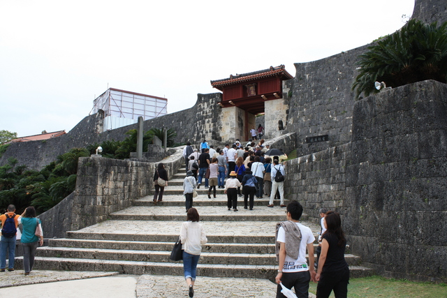 史跡・首里城・瑞泉門の前の写真の写真