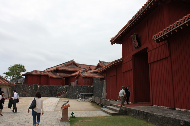 史跡・首里城・広福門の前の写真の写真