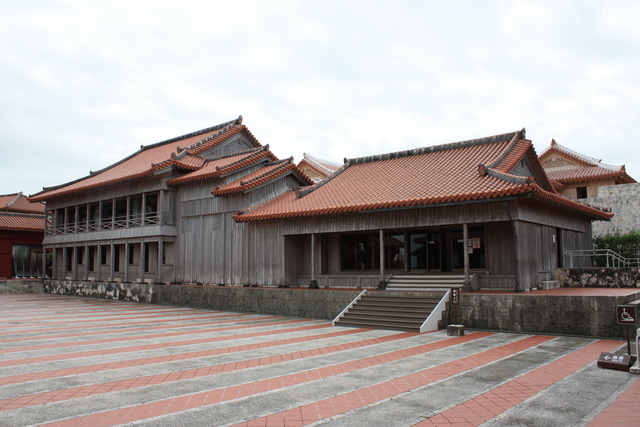 史跡・首里城・南殿と番所の写真の写真