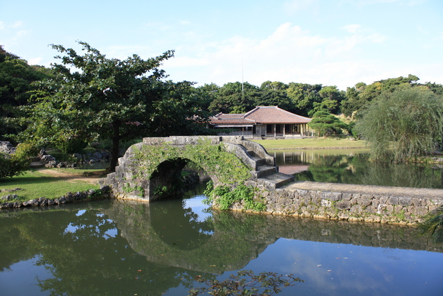 特別名勝・識名園・池と石橋の写真の写真