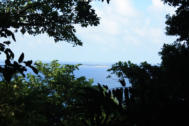 史跡・斎場御嶽・三庫裏からみる久高島の写真の写真