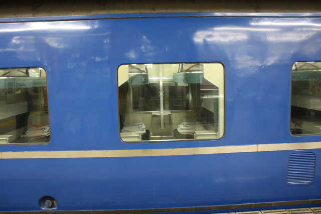 ホームから見る車内の写真の写真