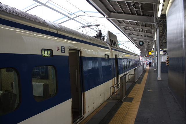 新幹線０系・５号車から見る先頭方向の写真の写真