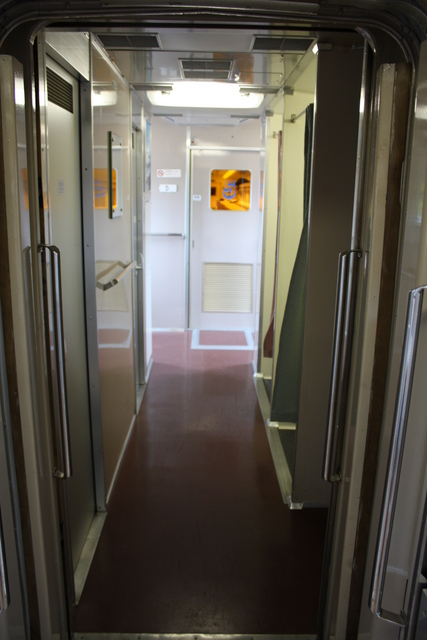 新幹線０系・車内の通路の写真の写真