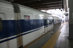 新幹線１００系・ホームに入線中