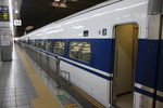 新幹線１００系・旧塗装・２号車から見る３号車