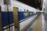 新幹線１００系・旧塗装・５号車から見る４号車