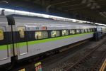 新幹線１００系・４両編成・３号車から見る２号車