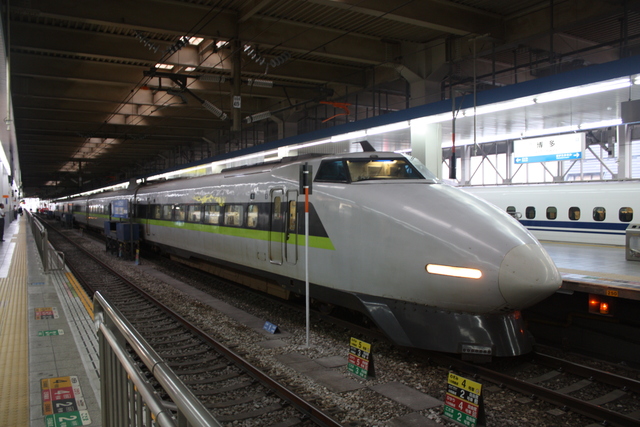 新幹線１００系・黄緑色のラインの写真の写真
