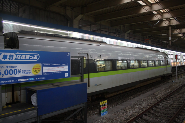 １００系新幹線・新塗装・２号車から見る１号車の写真の写真