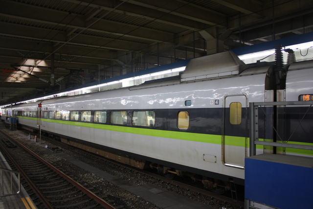 １００系新幹線・新塗装・３号車から見る４号車の写真の写真