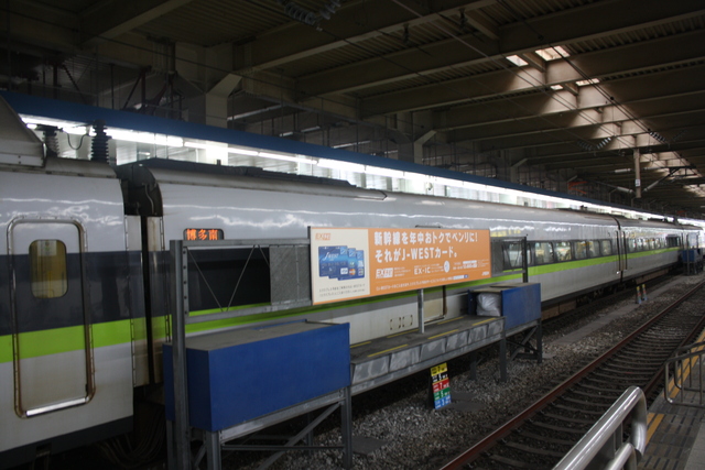 １００系新幹線・新塗装・４号車から見る３号車の写真の写真