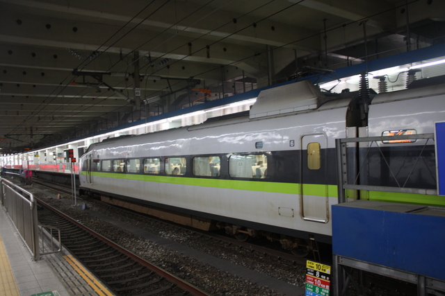 １００系新幹線・新塗装・５号車から見る６号車の写真の写真