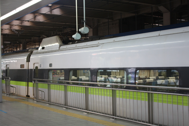 １００系新幹線・新塗装・中間車３の写真の写真