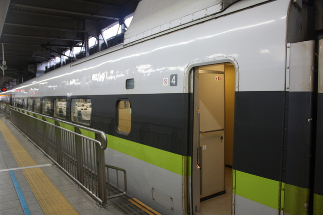 １００系新幹線・新塗装・中間車８の写真の写真