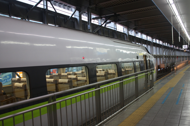 １００系新幹線・新塗装・中間車１２の写真の写真
