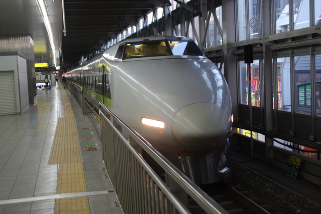 １００系新幹線・新塗装・先頭車１６の写真の写真