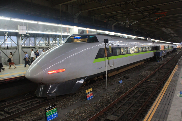 １００系新幹線・新塗装・先頭車１９の写真の写真