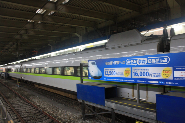 新幹線１００系・４両編成・１号車から見る２号車の写真の写真