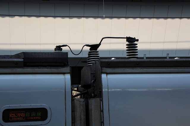 新幹線200系・車両間の送電線の写真の写真