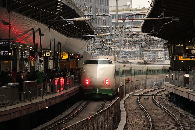 新幹線200系・新潟に向けて出発の写真の写真