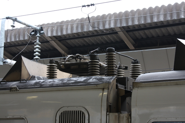 新幹線200系・折りたたまれたパンタグラの写真の写真