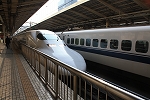 N700系と並ぶ新幹線３００系