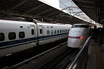 新幹線３００系・新大阪に向けて出発