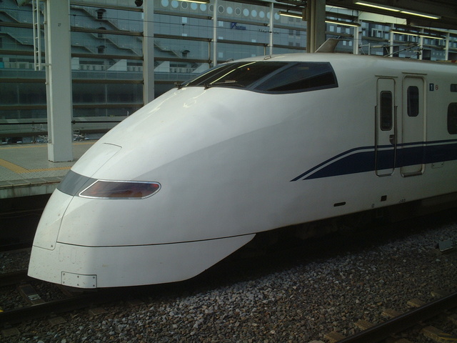 ３００系の丸みがある先頭部分の写真の写真