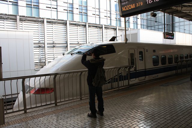 新幹線３００系・0系とも500系とも700系とも見た目が大きく違う先頭車の写真の写真