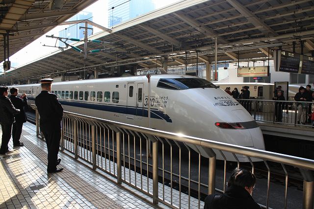 新幹線３００系・反対側のホームから見るの写真の写真